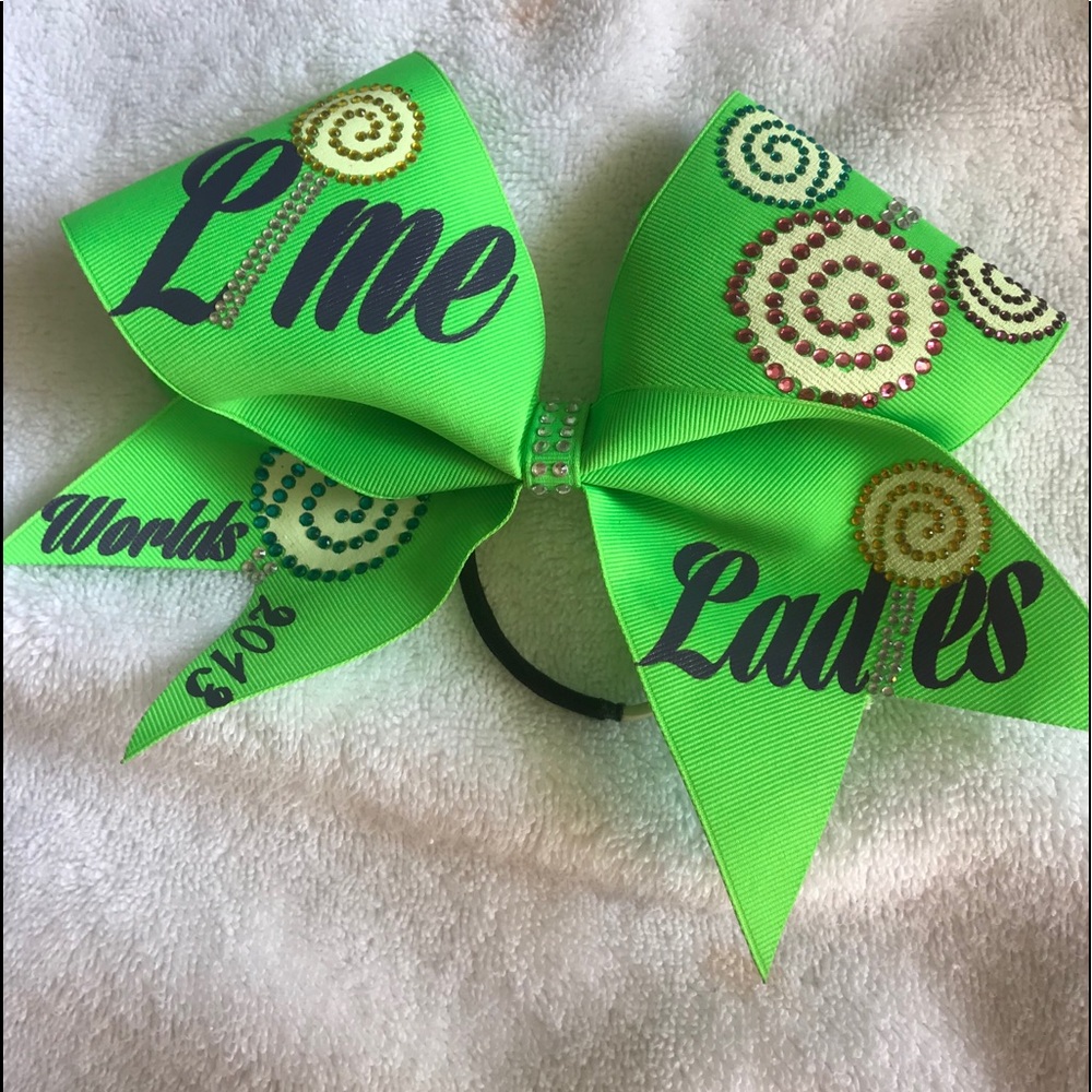 Cheer bow